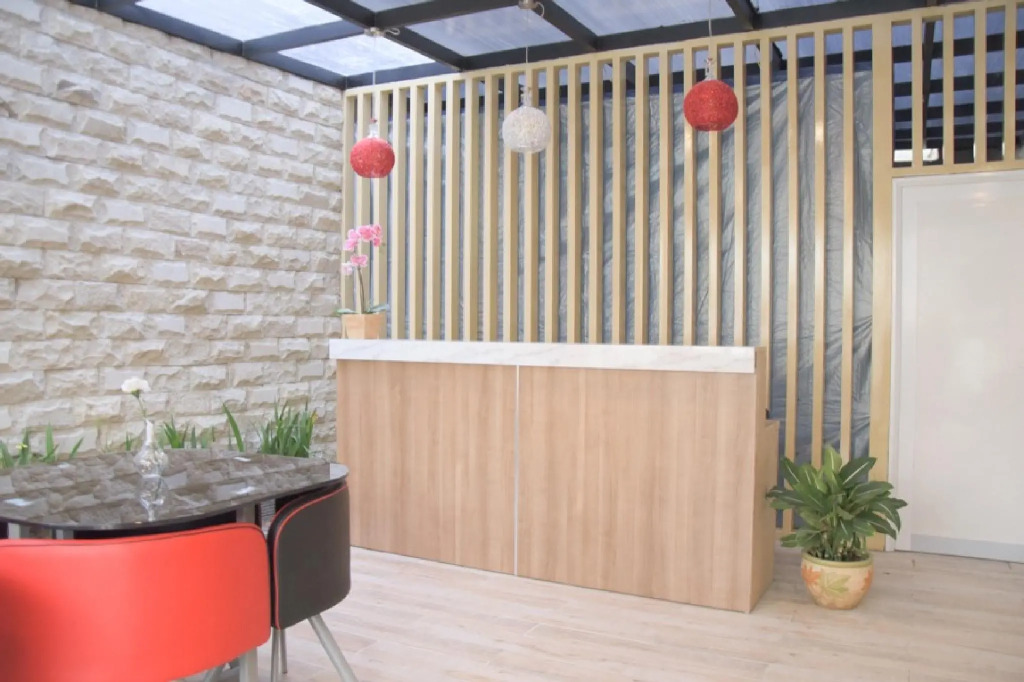 RedDoorz Plus Syariah near Manggarai Station 3