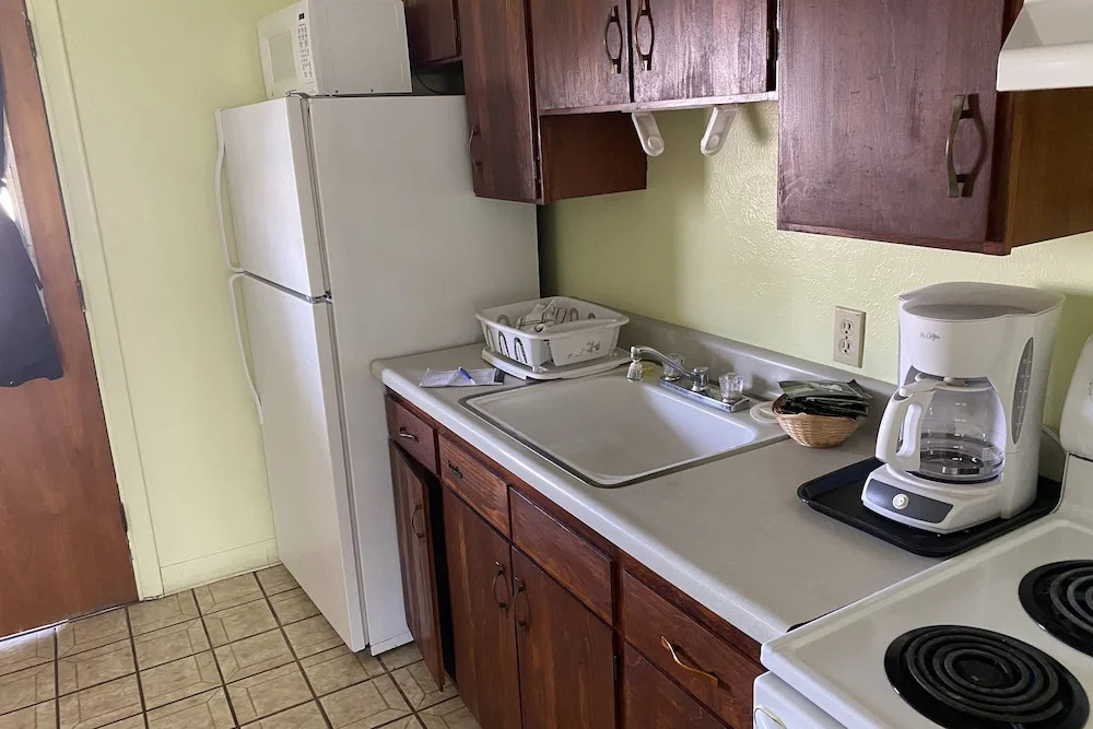 Desert Grove Inn and Suites