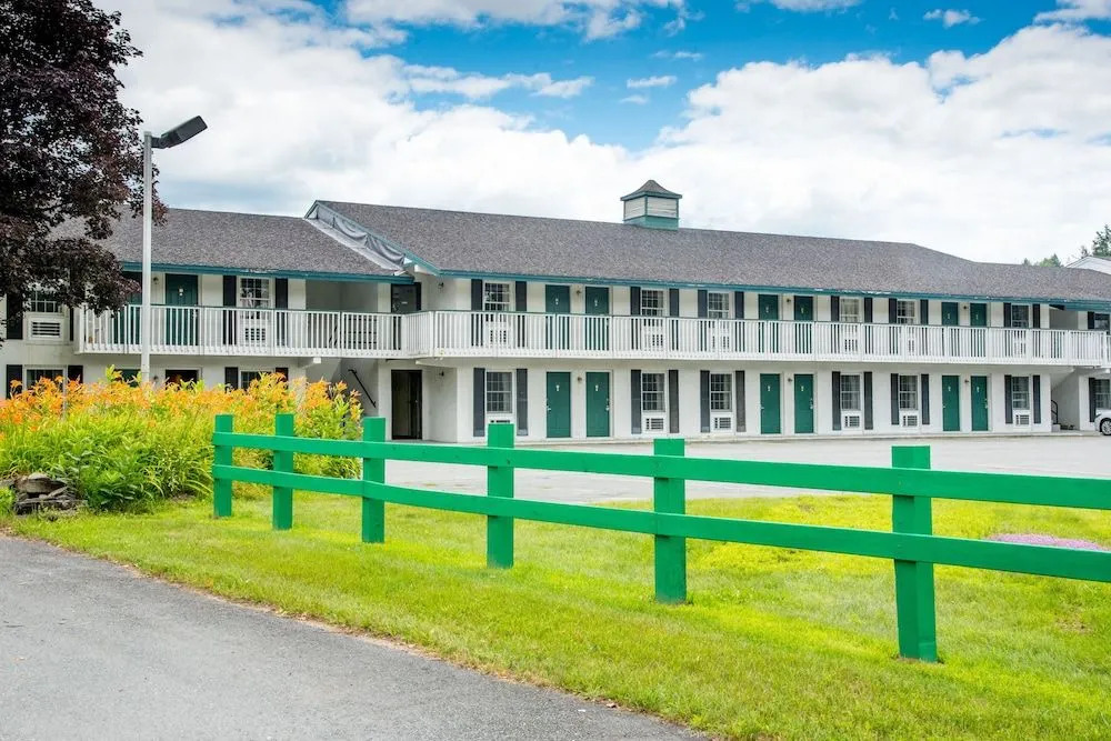 Colonnade Inn