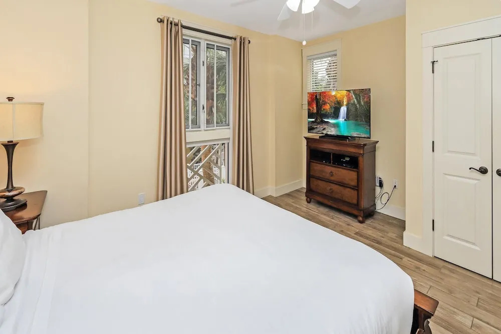 Market Street Inn 248- Beauty by the Bay