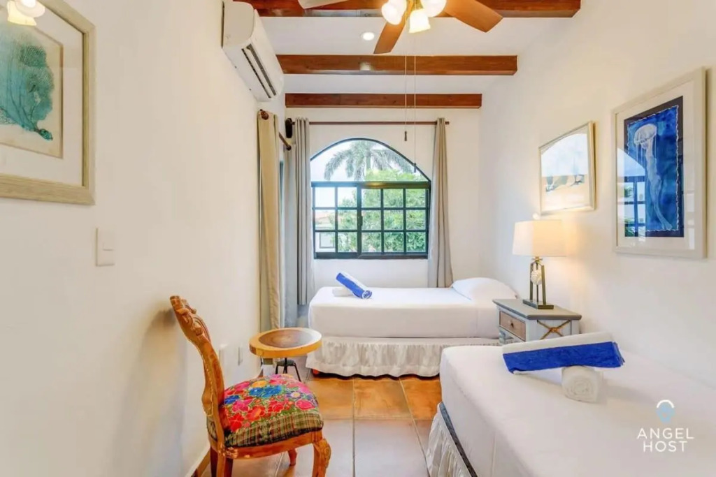 6Br Villa W Pool, Bbq & Backyard