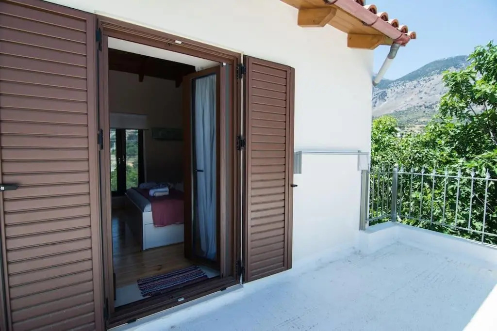 Papa-Antonis Stone House