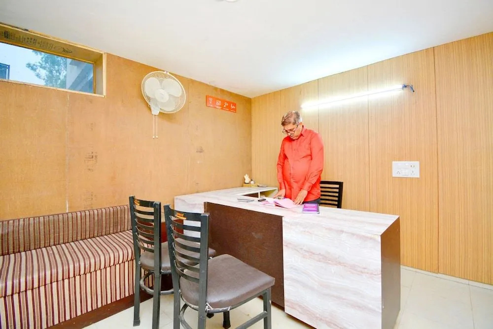 OYO 42769 Vij Guest House