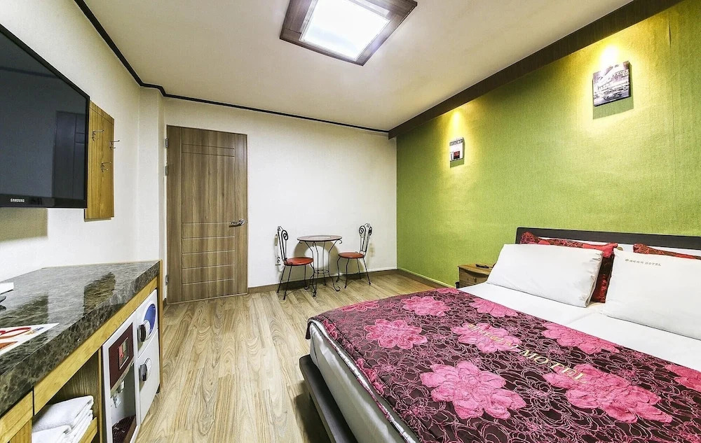 Sunflower Motel