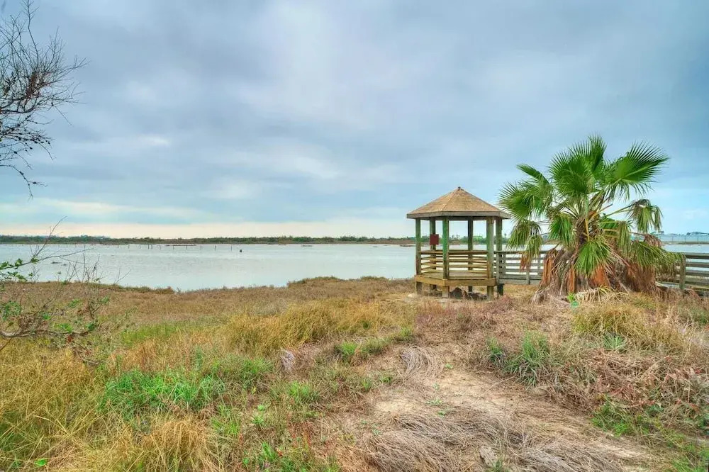 Beach Boardwalk 2 Pools, Tennis & Pickleball Shorely Blessed by Avantstay
