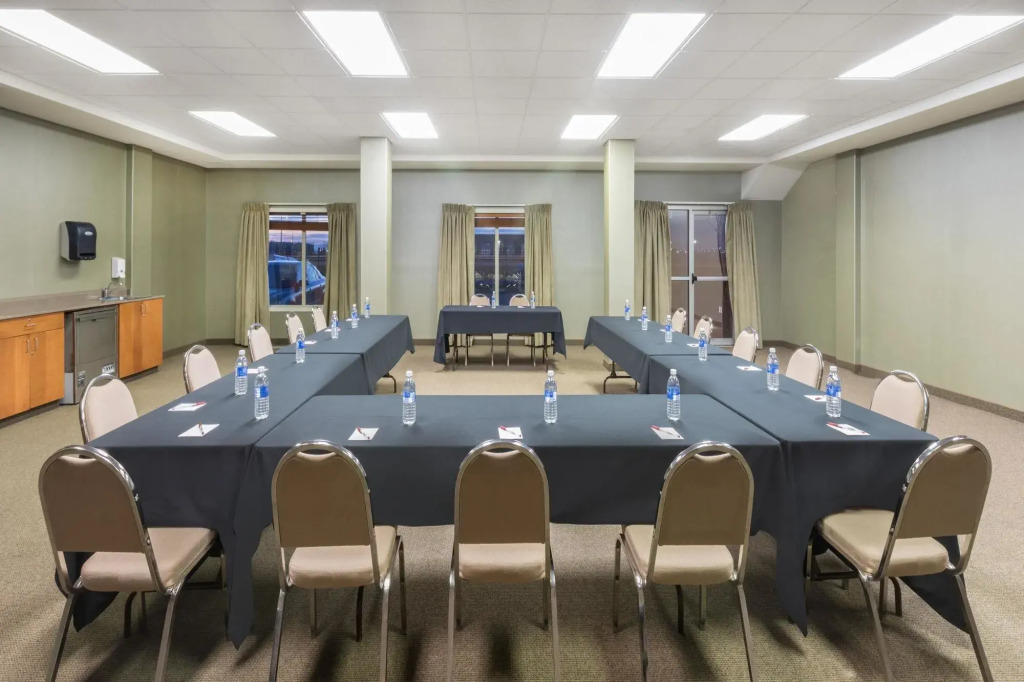 Ramada by Wyndham Clairmont/Grande Prairie
