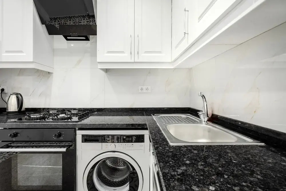 House w Garden 10 min to City s in Beyoglu