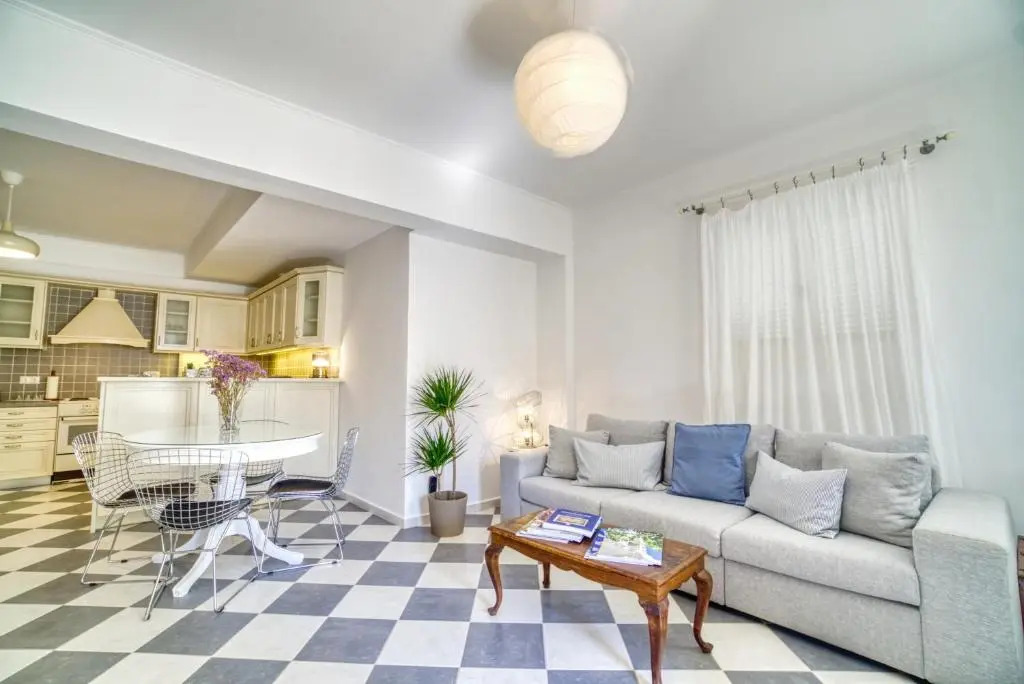Stylish, Cozy 2-BDR Flat in Andros Town
