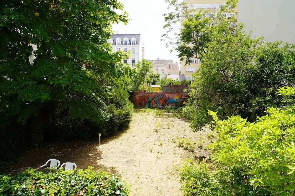 Very Beautiful House With Garden in Puteaux