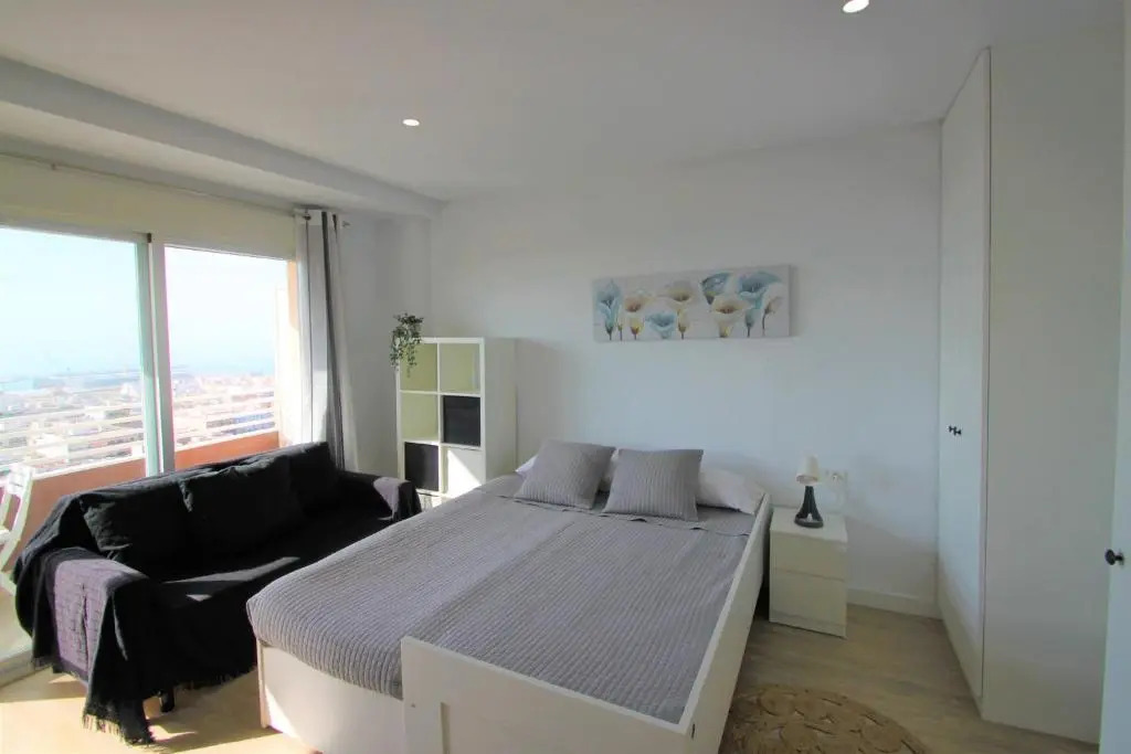 Estudio CasaTuris en planta 18 en pleno centro de Alicante A106