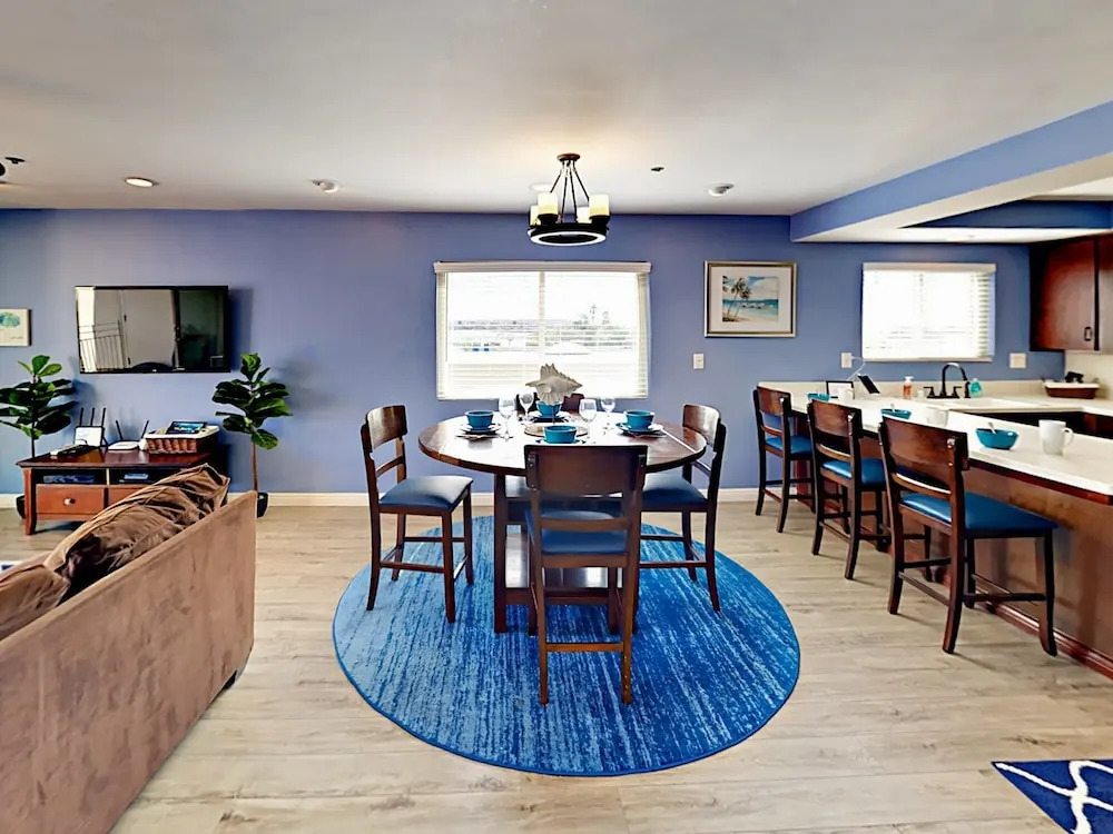 Mission Beach Condo w/Bayside Views by RedAwning
