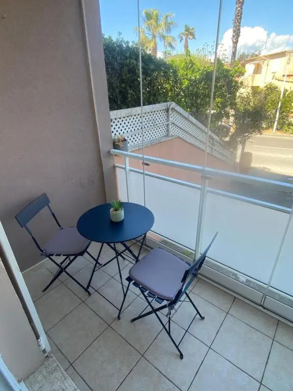 Studio spacieux avec patio en centre ville