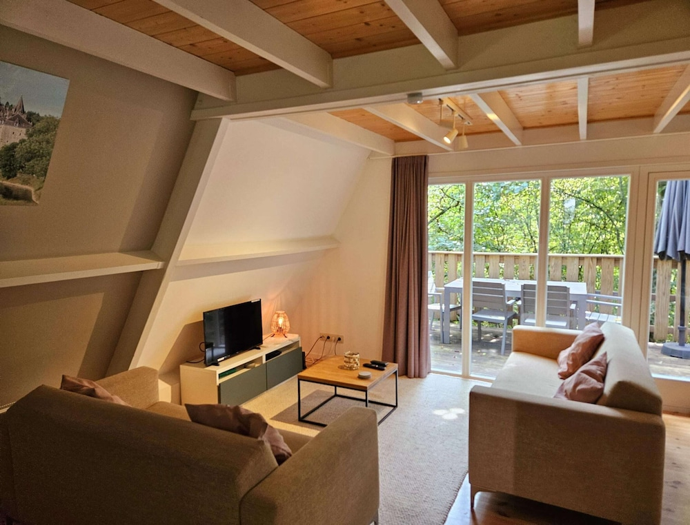 Lovely Private Chalet Near Durbuy