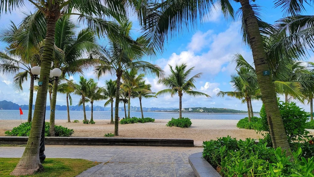 A La Carte Ha Long Bay Seaside Apartments