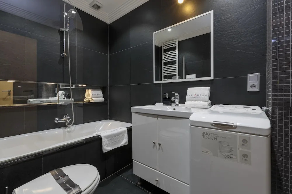 The Queen Luxury Apartments - Villa Serena