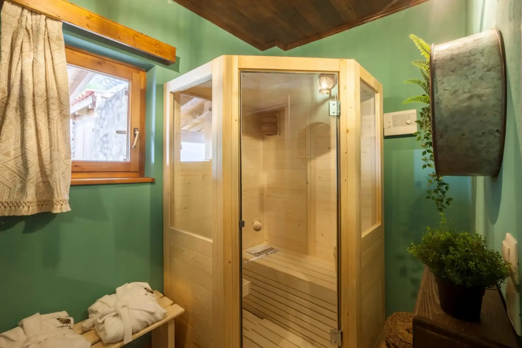 Rock Dandy Deluxe Chalet - Panoramic Mountains & Sauna