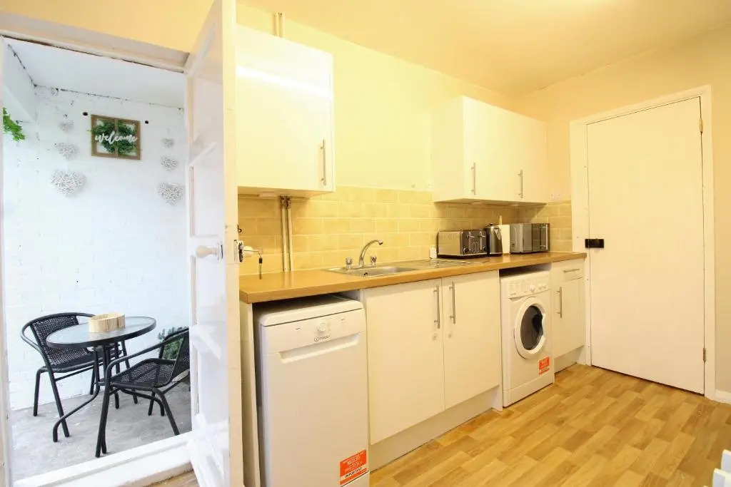 Virexxa Aylesbury Centre - Executive Suite - 2Bed Flat with Free Parking