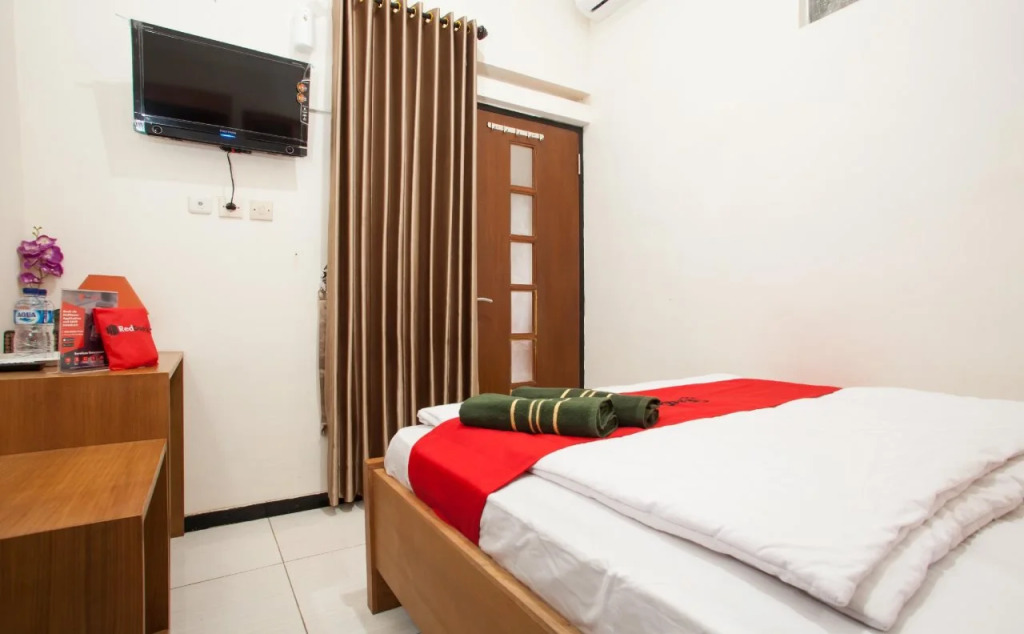 RedDoorz Syariah near Singha Merjosari Park
