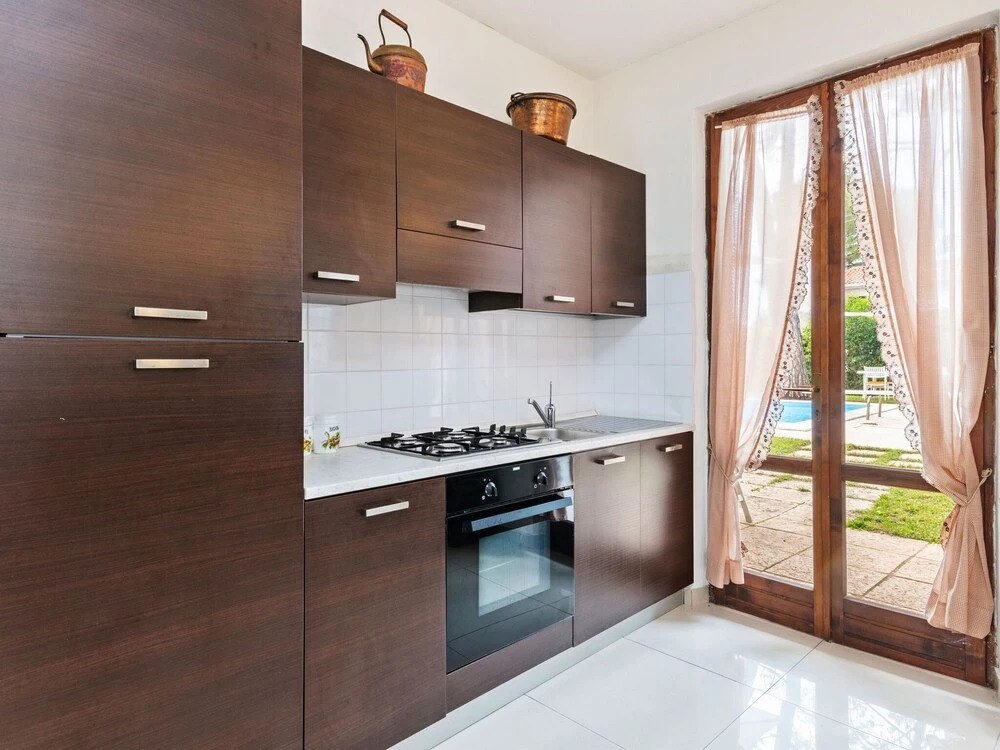 Comfortable Apartment With Library And Swimming Pool
