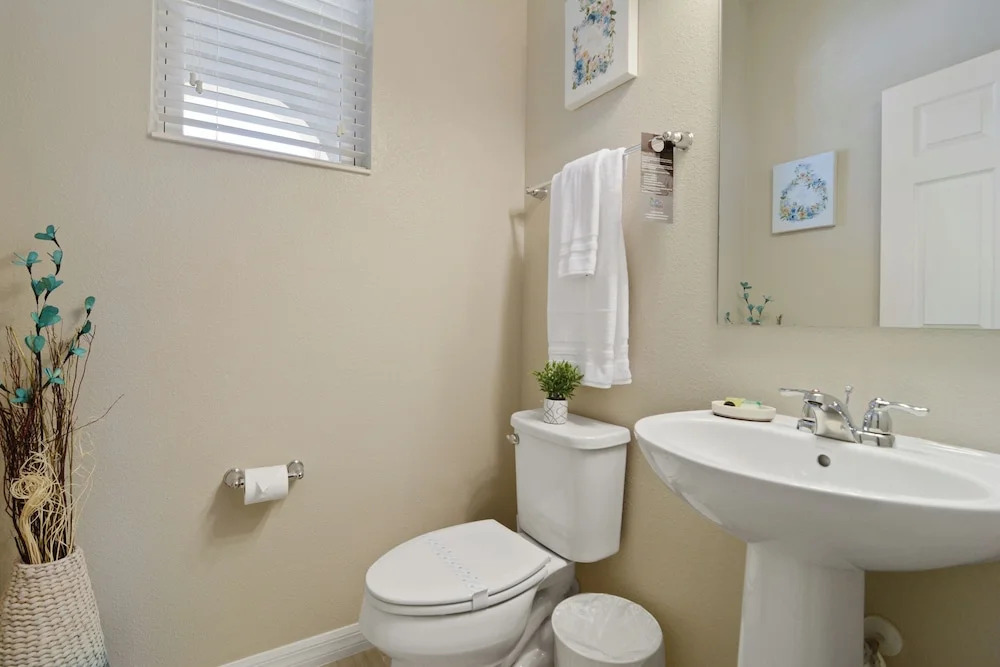 Wonderful 4 Bed Close to Disney w Gameroom 5150