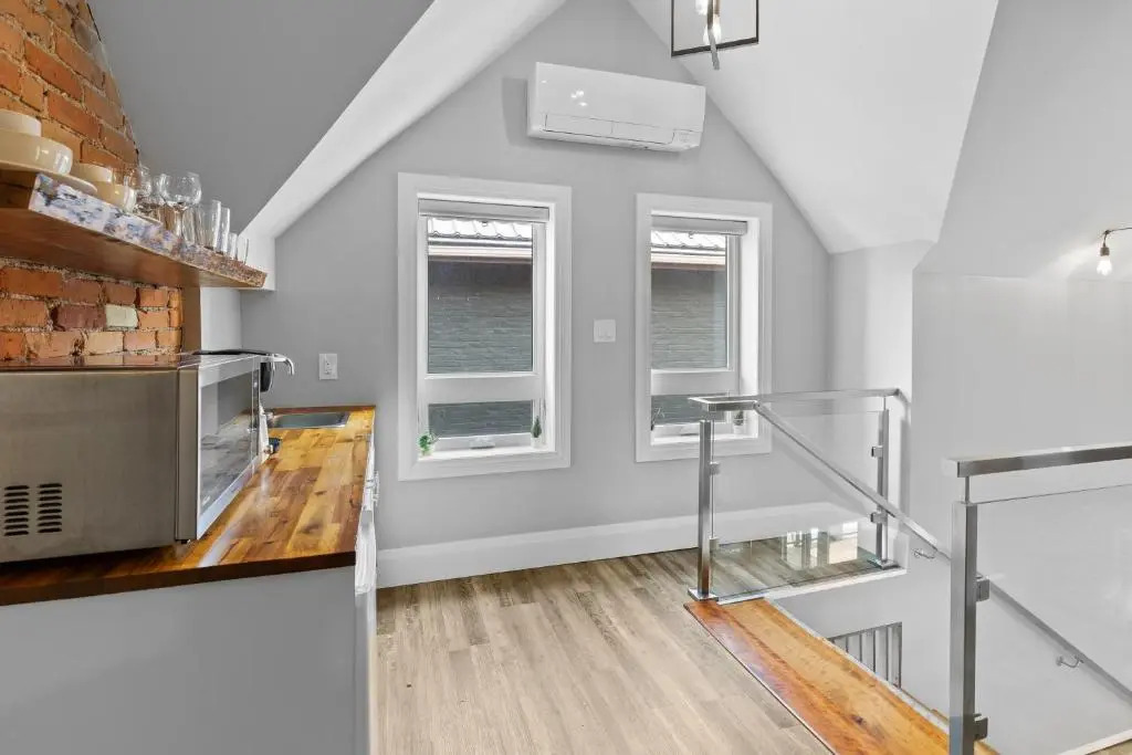 ENTIRE 1 BEDROOM APARTMENT ACROSS FROM GOOGLE - br5