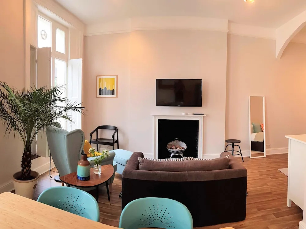 Spacious Loft With Balcony in Central London