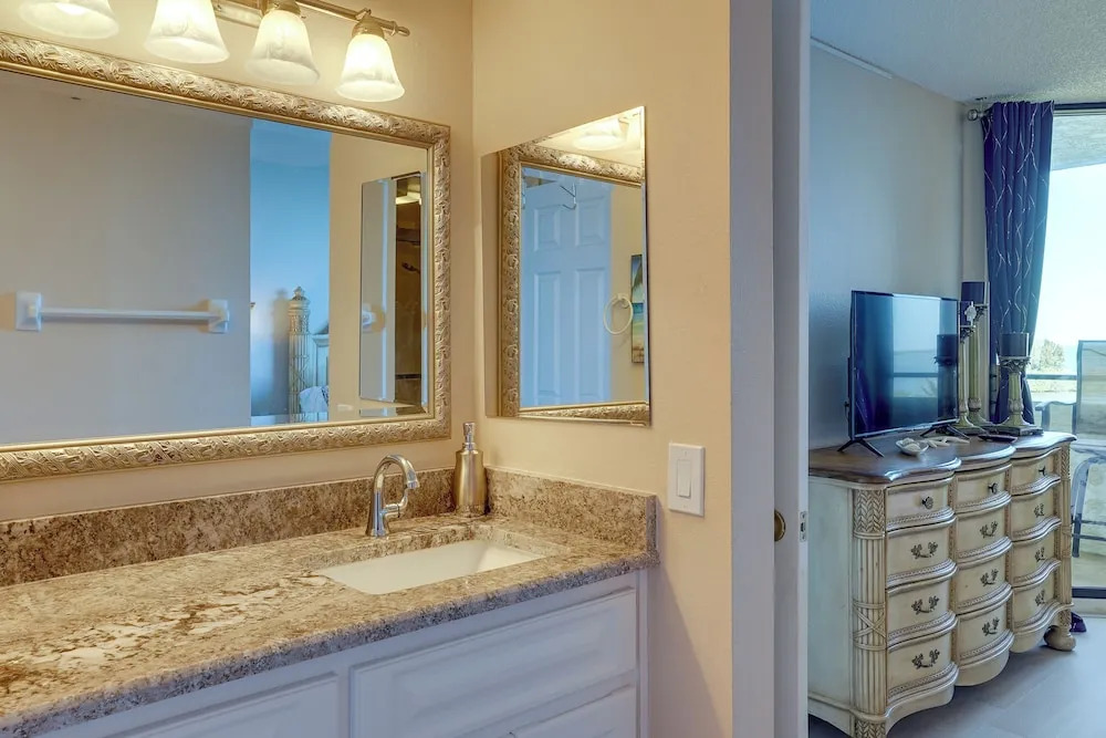 Cozy Condo w/ Gulf View, Bird Watching + Telescope