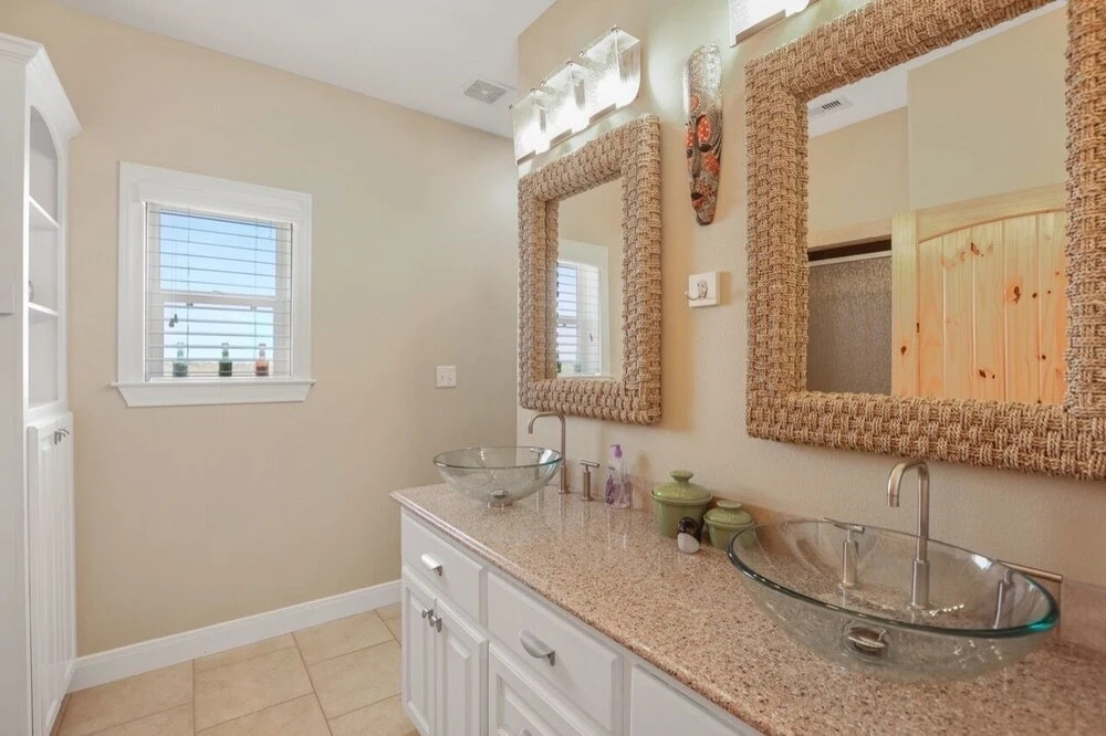 Lazy Days 4 Bedroom Home by Redawning
