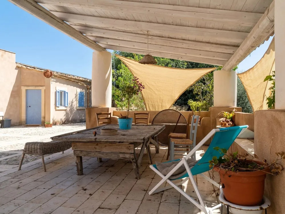 Farmhouse in Noto with Pool and Garden