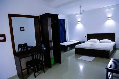 Thilini Holiday Inn