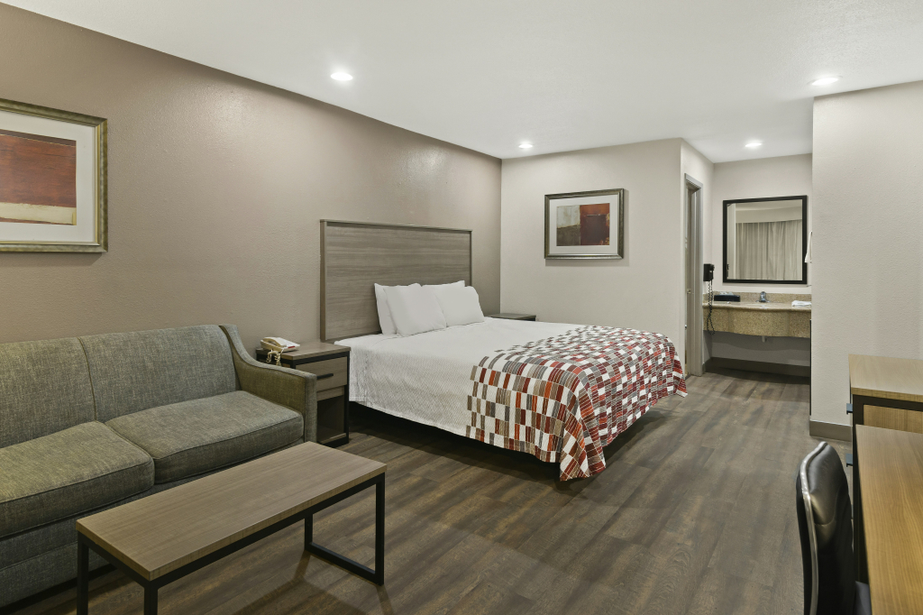 Red Roof Inn & Suites Irving - DFW Airport South