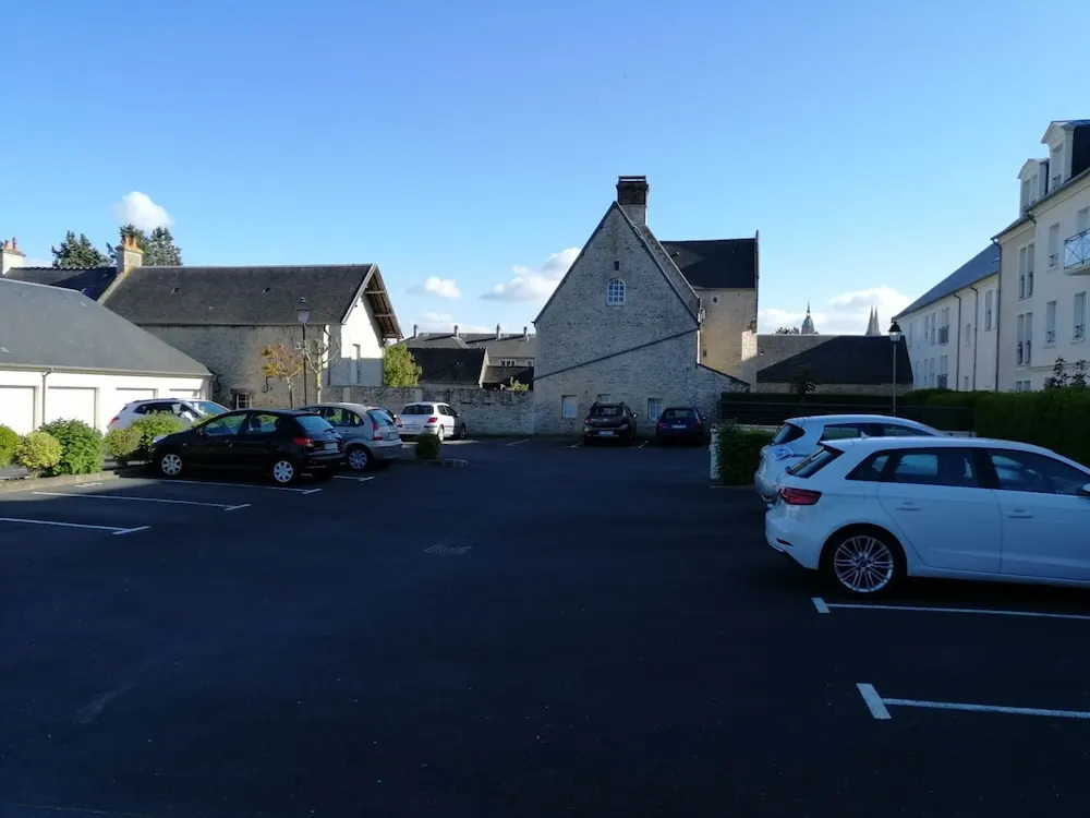 Cosy Apartment in Bayeux with Heating Facility