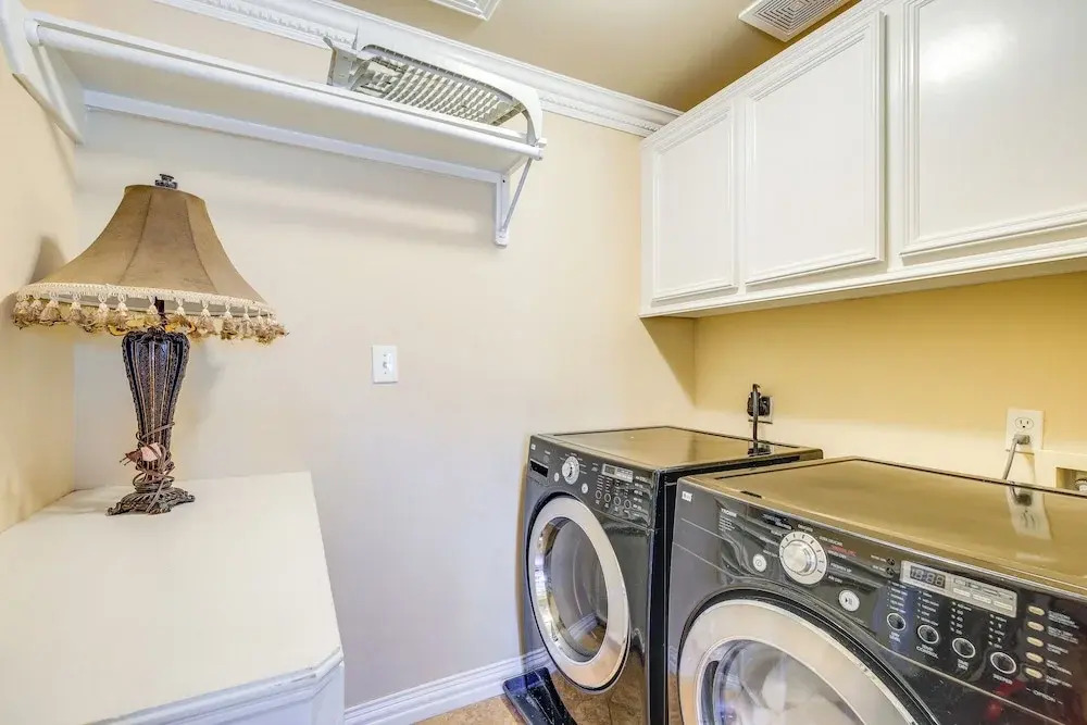 Spacious Houston Home w/ Deck ~ 2 Mi to Downtown!