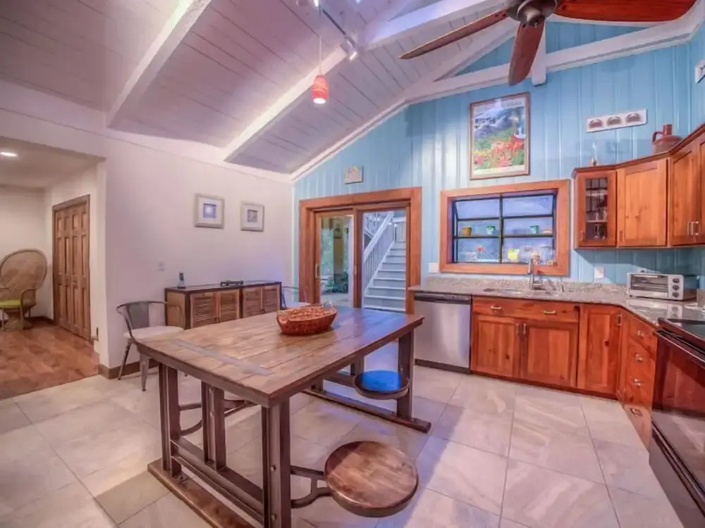 Island Oasis 6 Bedroom Holiday Home