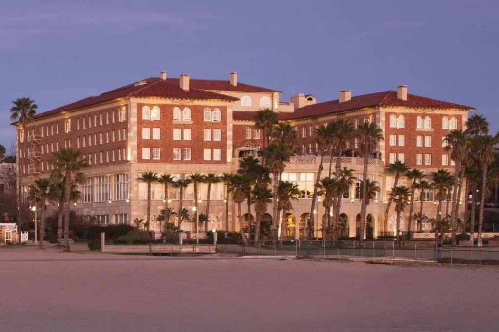 Casa Del Mar