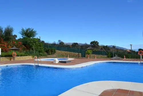 New Modern Villa Elviria, Mairena Pool BBQ&Views