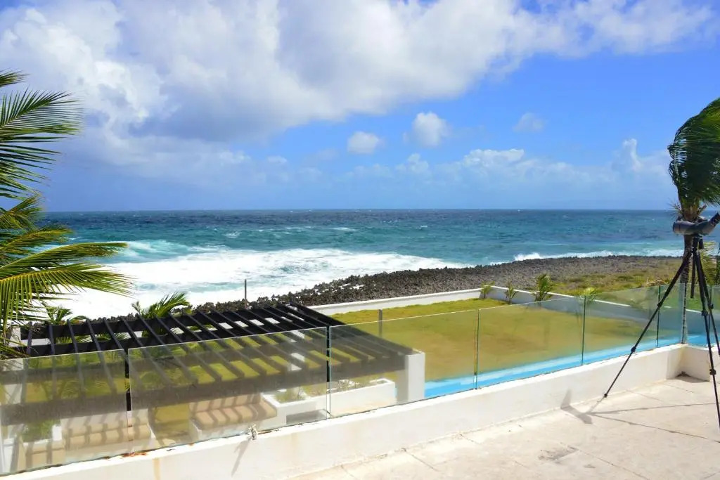 Villa Oceanfront Beach Access And Swim Pool Samana