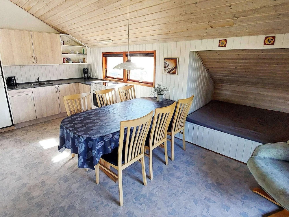 Pleasant Holiday Home in Hemmet near Sea