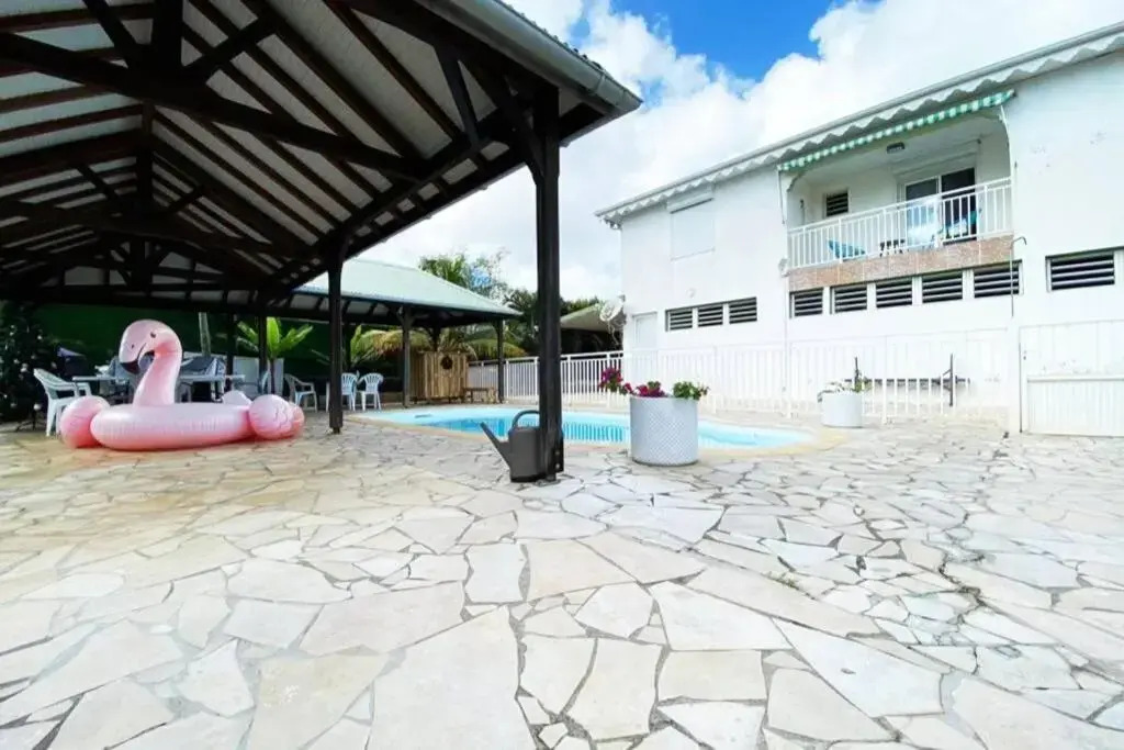 Charmant appartement avec piscine