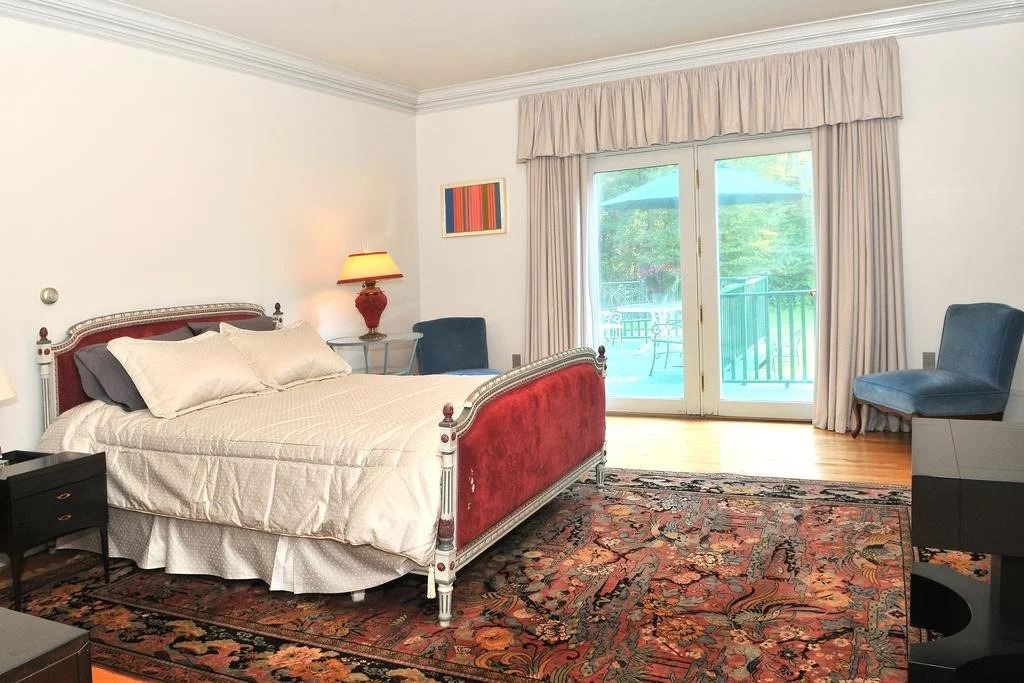 Bass Manor Bed and Breakfast & Art Museum