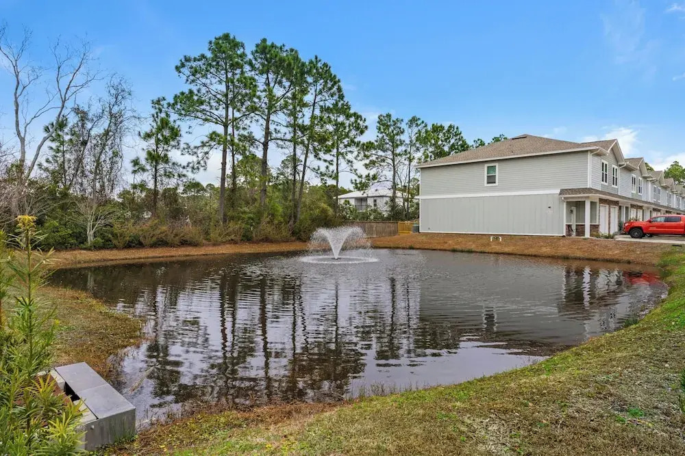 3BR Home /beach Access/spacious Deck/zoo Across