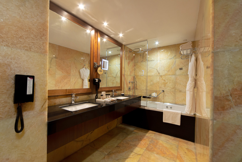 Crowne Plaza Istanbul Harbiye by IHG