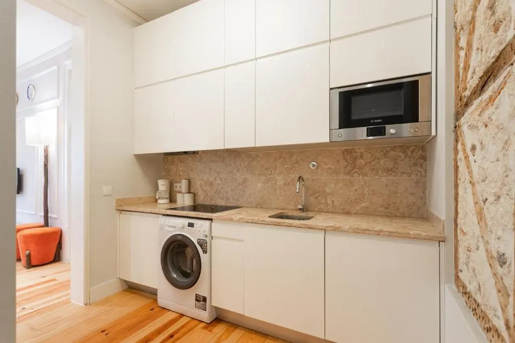 Baixa Cozy 2BR with AC - by LU Holidays
