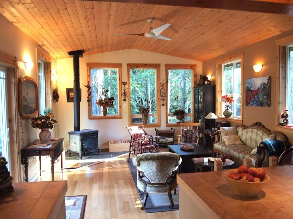 Nomadic Bull: Bed & Breakfast & Books