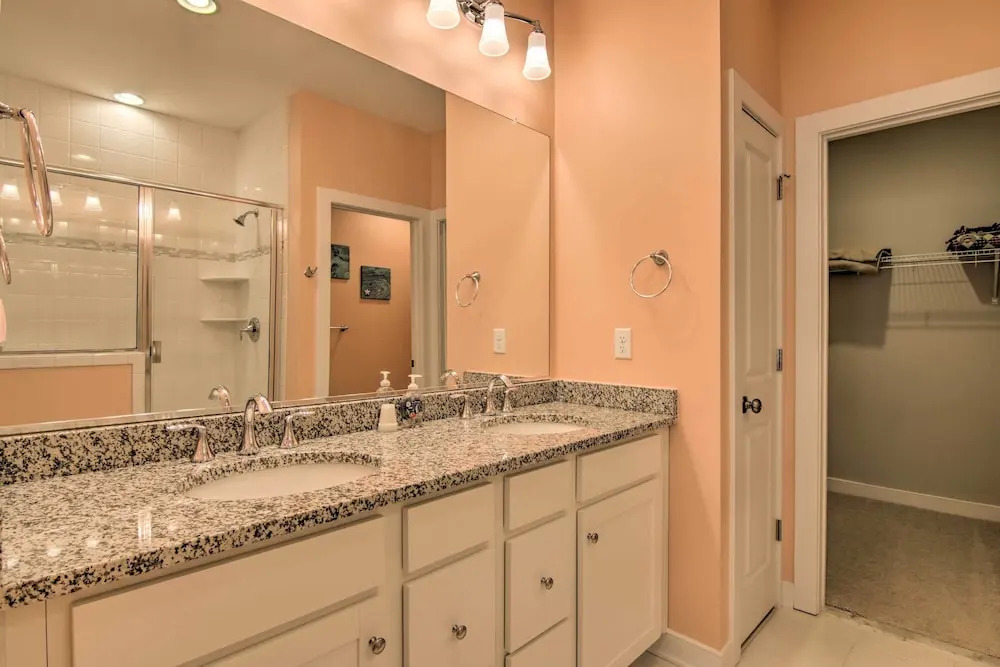 2 Mi to Bethany Beach: Modern Townhome w/ Patio