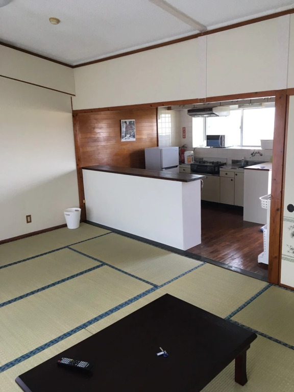 Pension Crystal Inn Onna