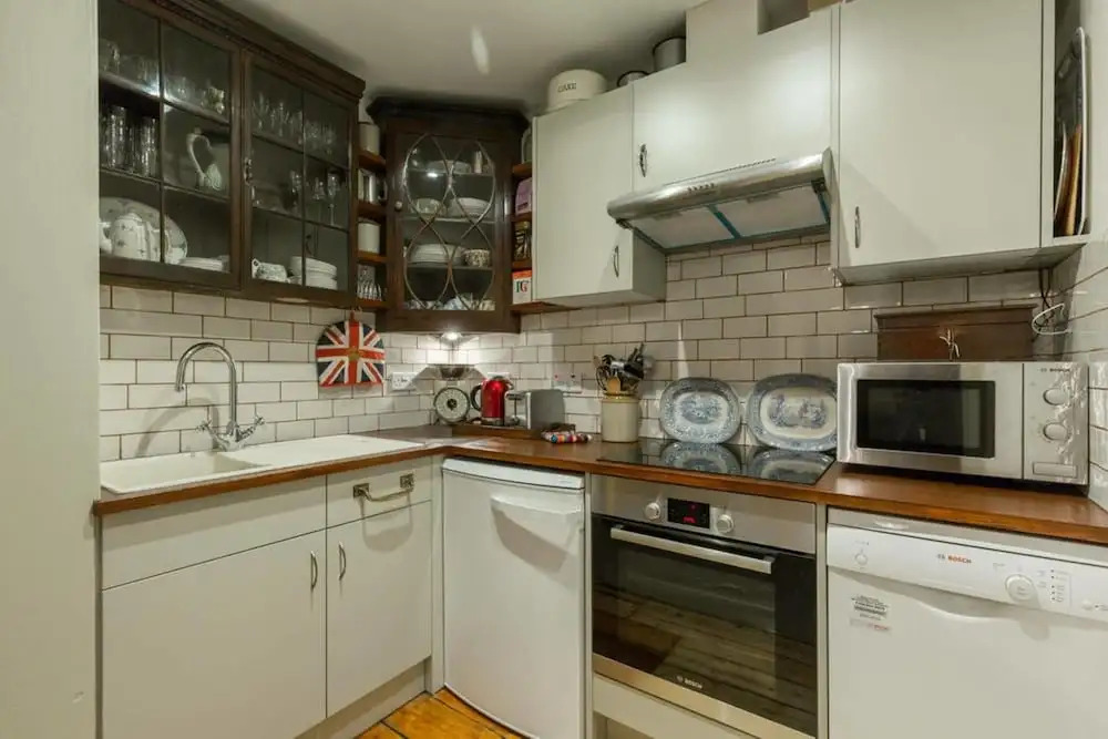 Heart Of Rose Street Quirky Antique Apartment