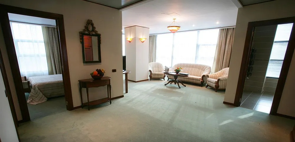 Alexander Hotel