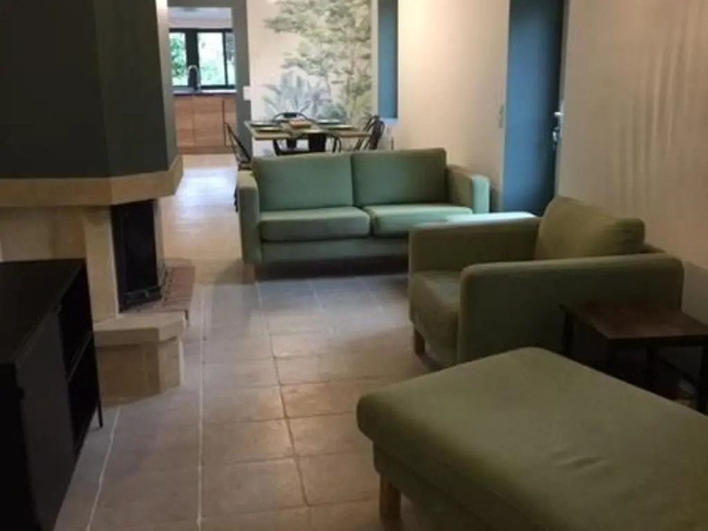 Charmant Gîte Familial Rénové avec 3 Chambres, Cheminée et Jardin, Proche Le Mans - FR-1-410-332