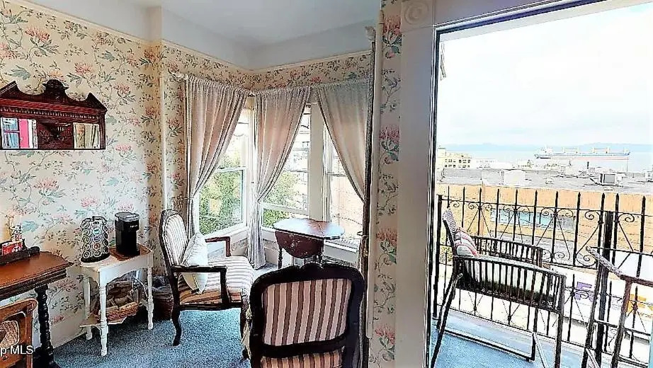 Clementines Guest House & Vacation Rentals